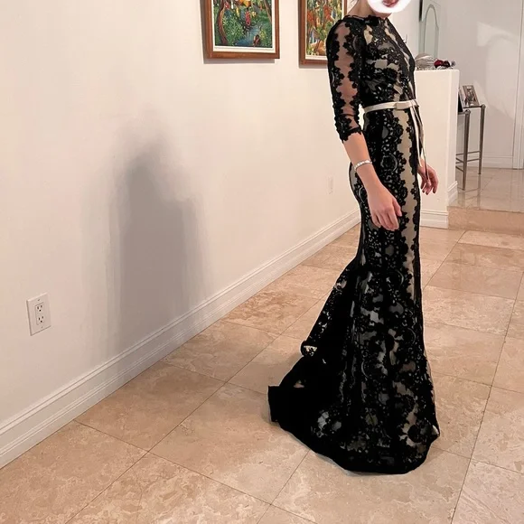 Alice + Olivia Lace Gown, US 2